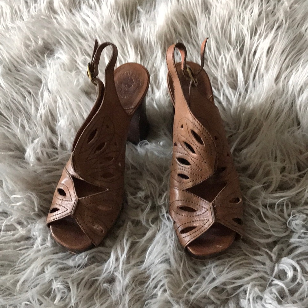 Women’s sandals